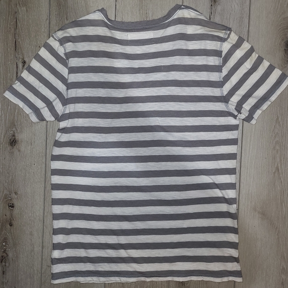 ⚪️ Express Men's Striped Lion Logo V-Neck - Picture 3 of 4